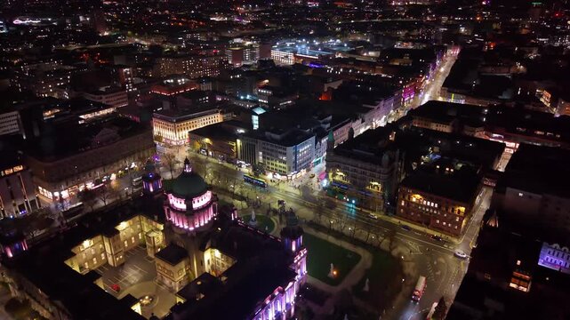 贝尔法斯特市中心天际线及周边地区夜间的4K 60帧超高清航拍画面。此片在北爱尔兰制作，采用Rec709色彩模式。